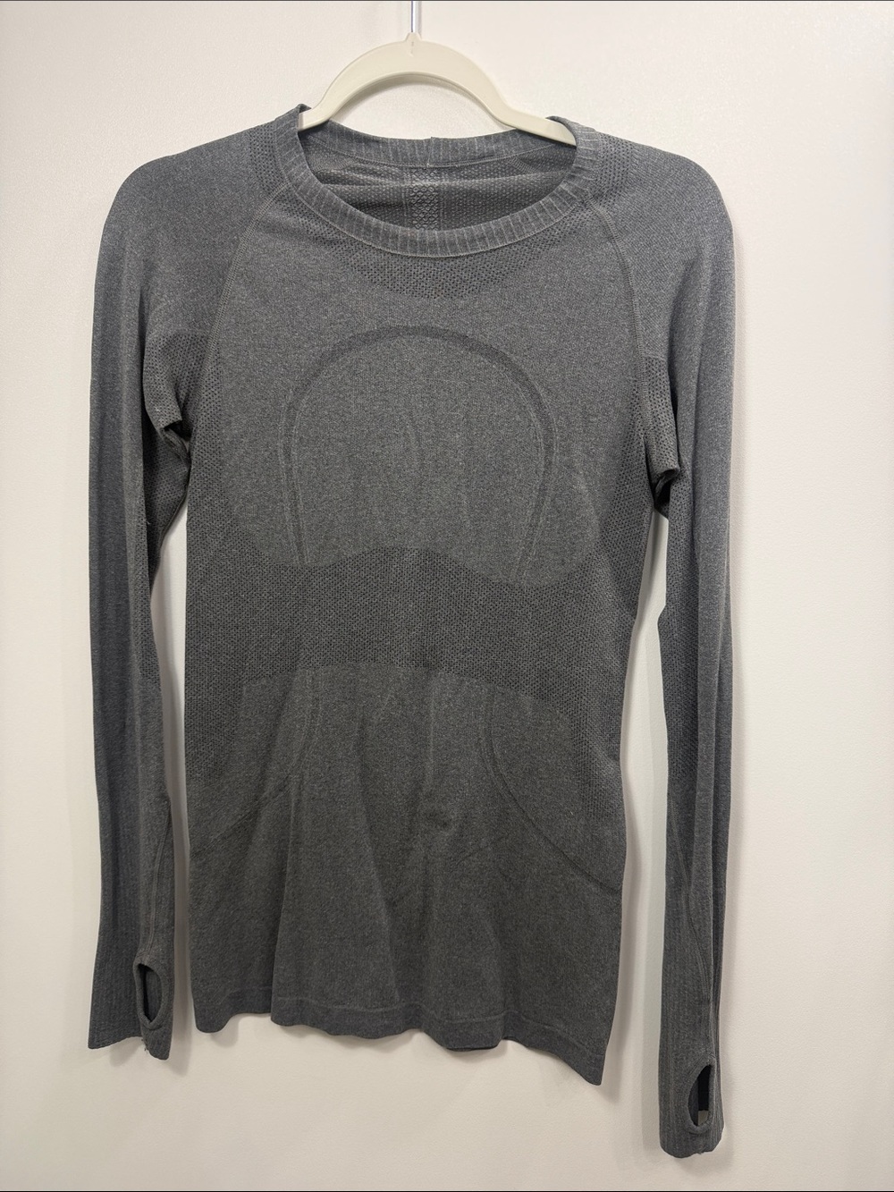 Lululemon Women’s Swiftly tech long sleeve gray top size 6